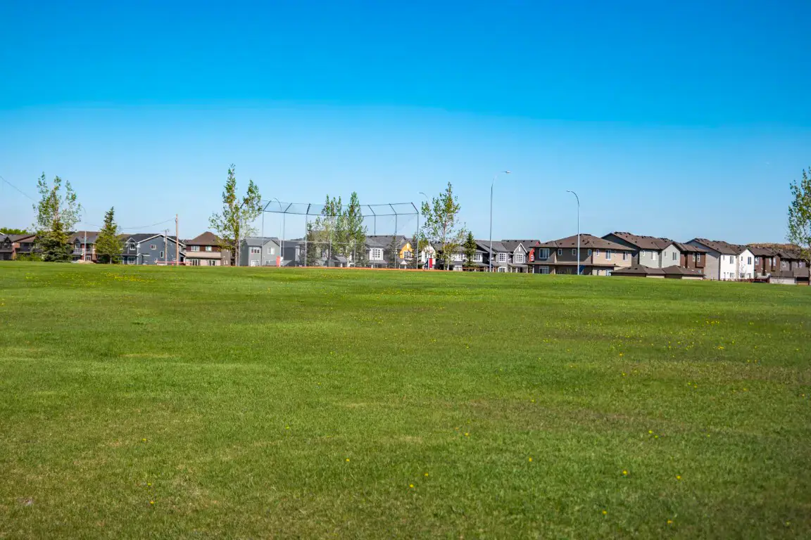 Saddle Ridge property and community context